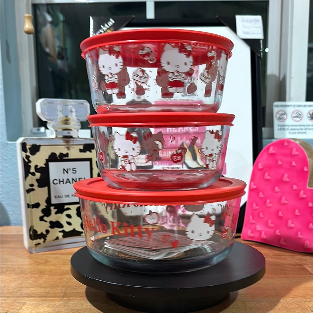 Pyrex Hello Kitty Glass Storage Bowl Set with Red Lids